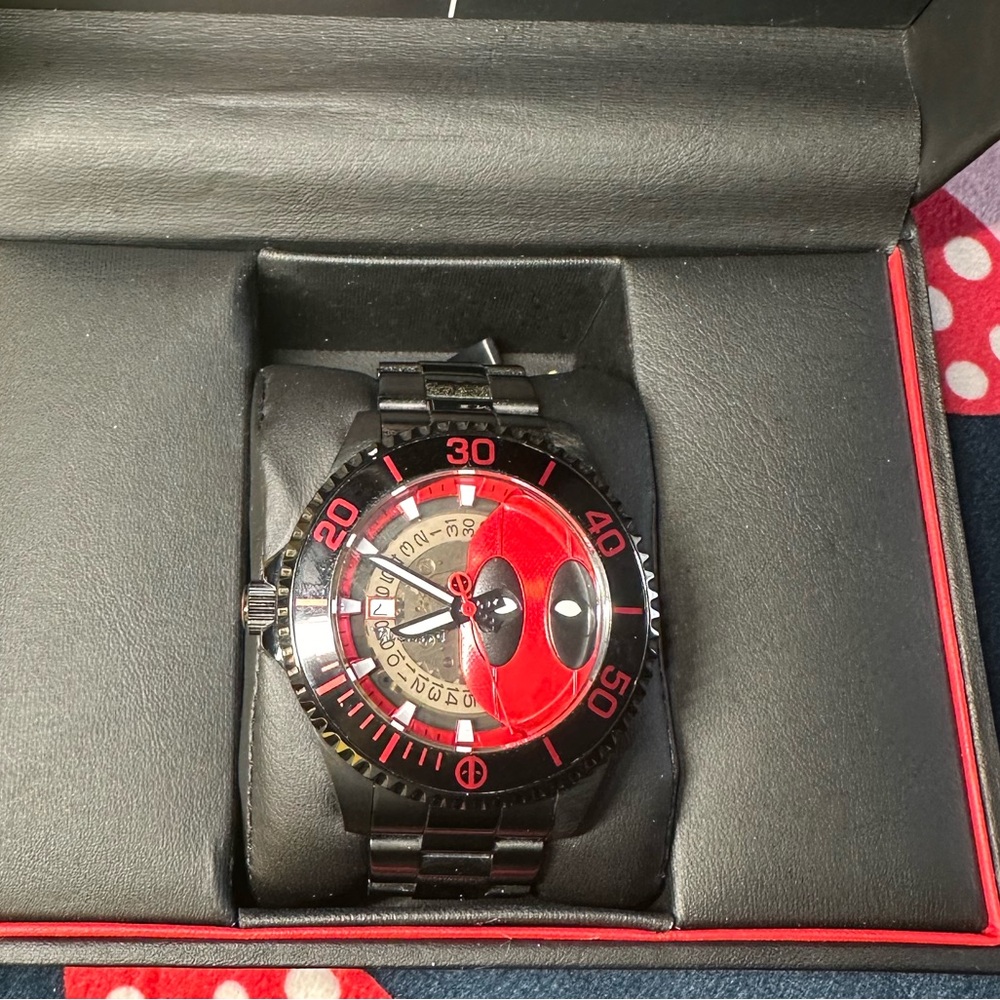Limited edition, men's Deadpool Invictia watch